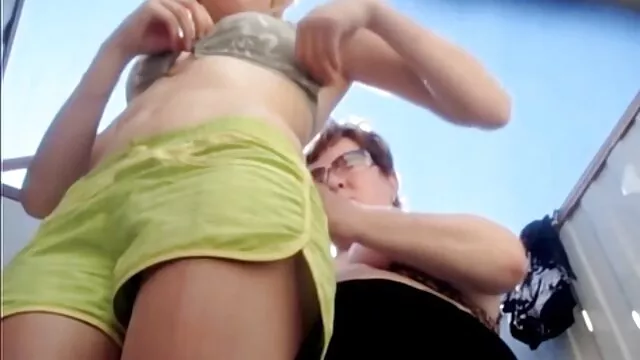 Sesso video amatoriali gratis donne mature anale con una studentessa di Kazan sul pavimento davanti alla telecamera