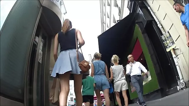 Blondie Fesser succhia cazzo enorme a sesso amatoriale donne anziane destra sulla spiaggia