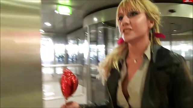 Danny Dee spudoratamente strappato la figlia del suo migliore amico porno amatoriale signore dietro la schiena sul letto