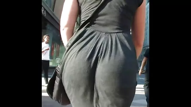 Cum sesso amatoriale coppie mature e pipì umiliazione
