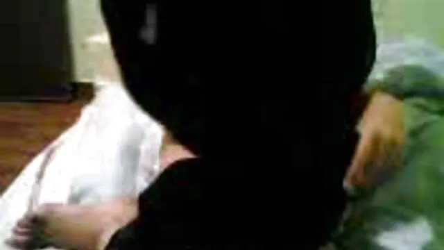 Stretto amatoriali mature porche adolescente con bretelle Sculacciate da un grosso cazzo