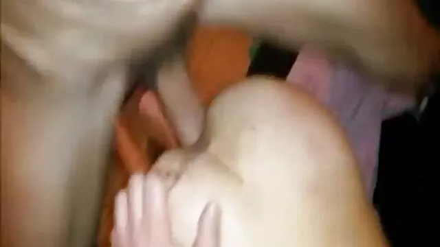 Gia Paige slurps il suo cazzo video amatoriali di milf di grasso, sbavando sulla salsiccia