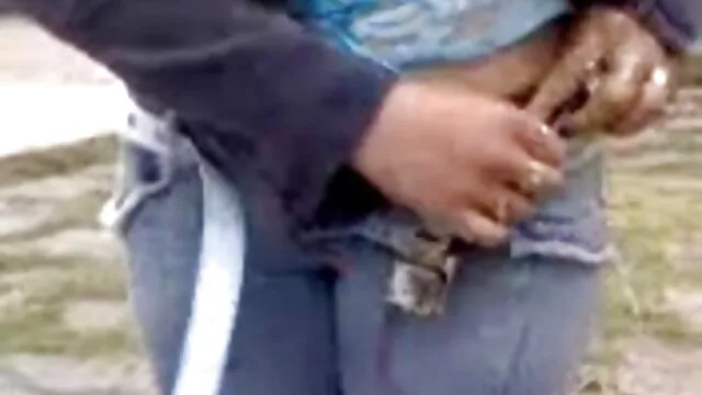bionda Lou Elissa scopa la figa sul letto in nylon nero mutandine e tacchi troie mature amatoriali a spillo
